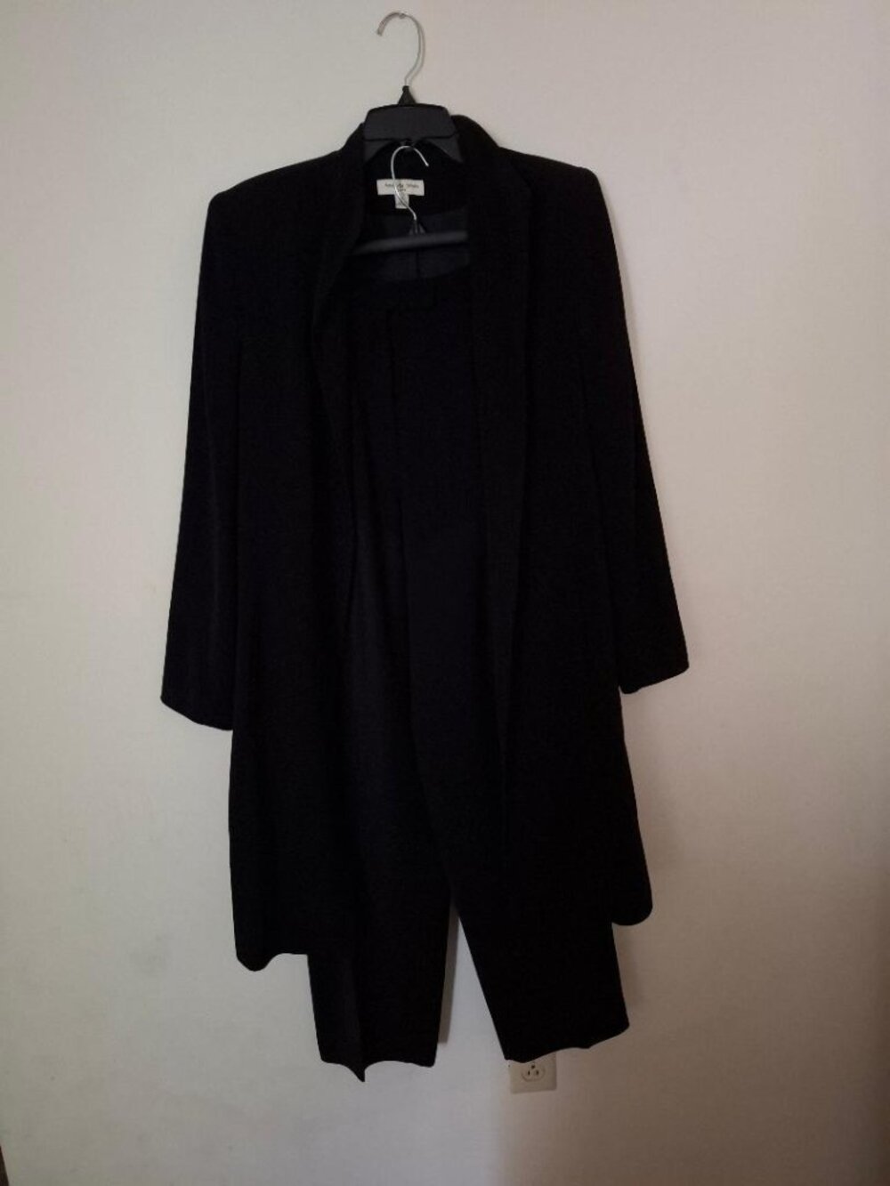 Vintage "Amanda Smith Suits" Size 12 Black Lined Two Piece Pant Suit